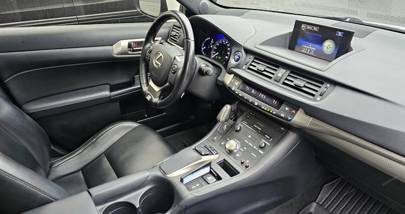 Lexus CT cena 62000 przebieg: 115000, rok produkcji 2016 z Rzeszów małe 137